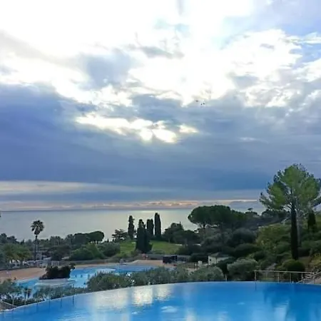 Au Paradis Saint-Raphael (Var)